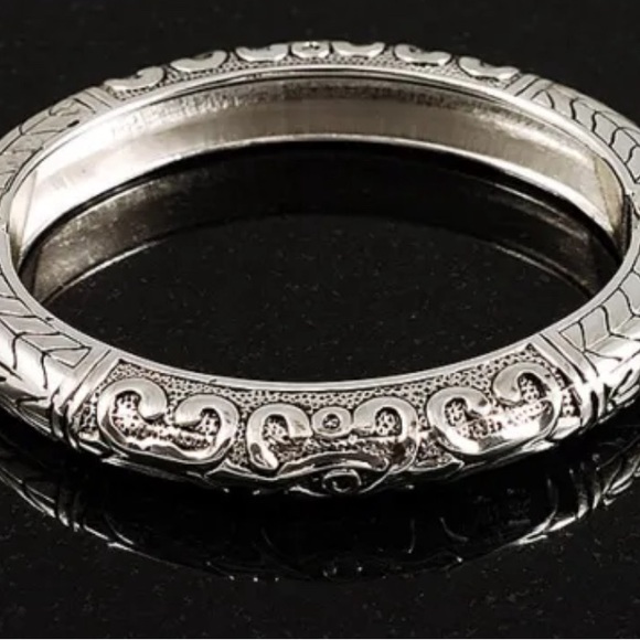 Non Tarnish Bangle 💕 - Picture 3 of 3